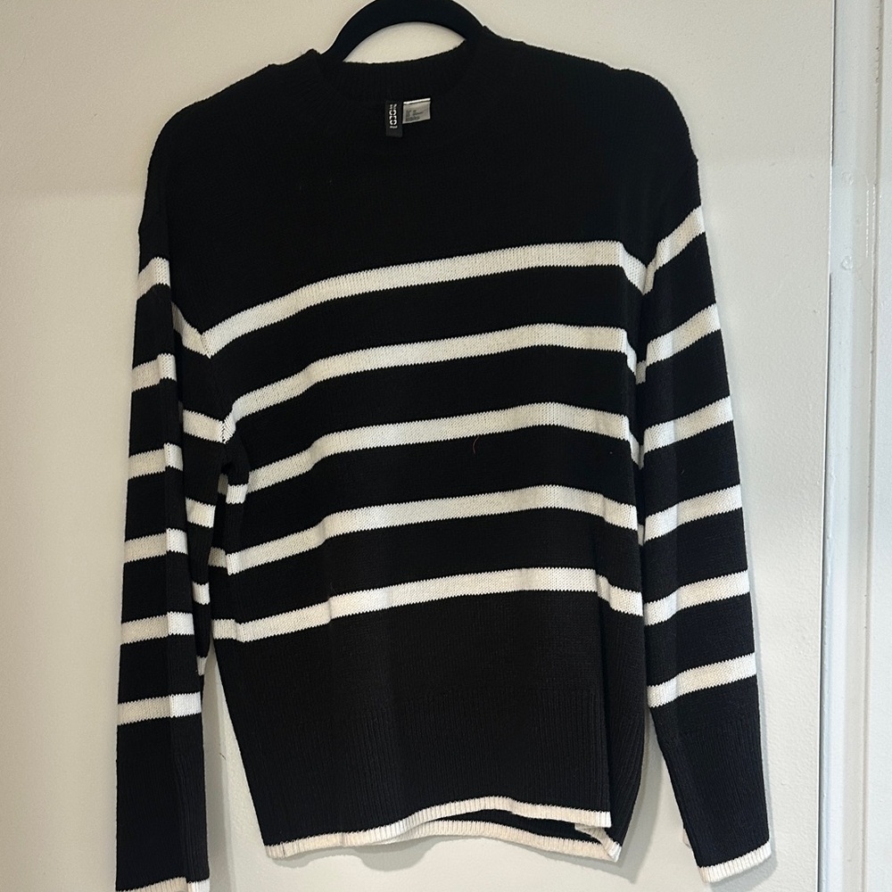 H&M woman’s Sweater in Black and White Stripes